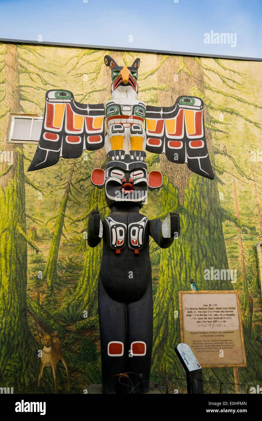 First nations totem pole, Duncan, (City of Totems) British Columbia, Canada  Stock Photo - Alamy