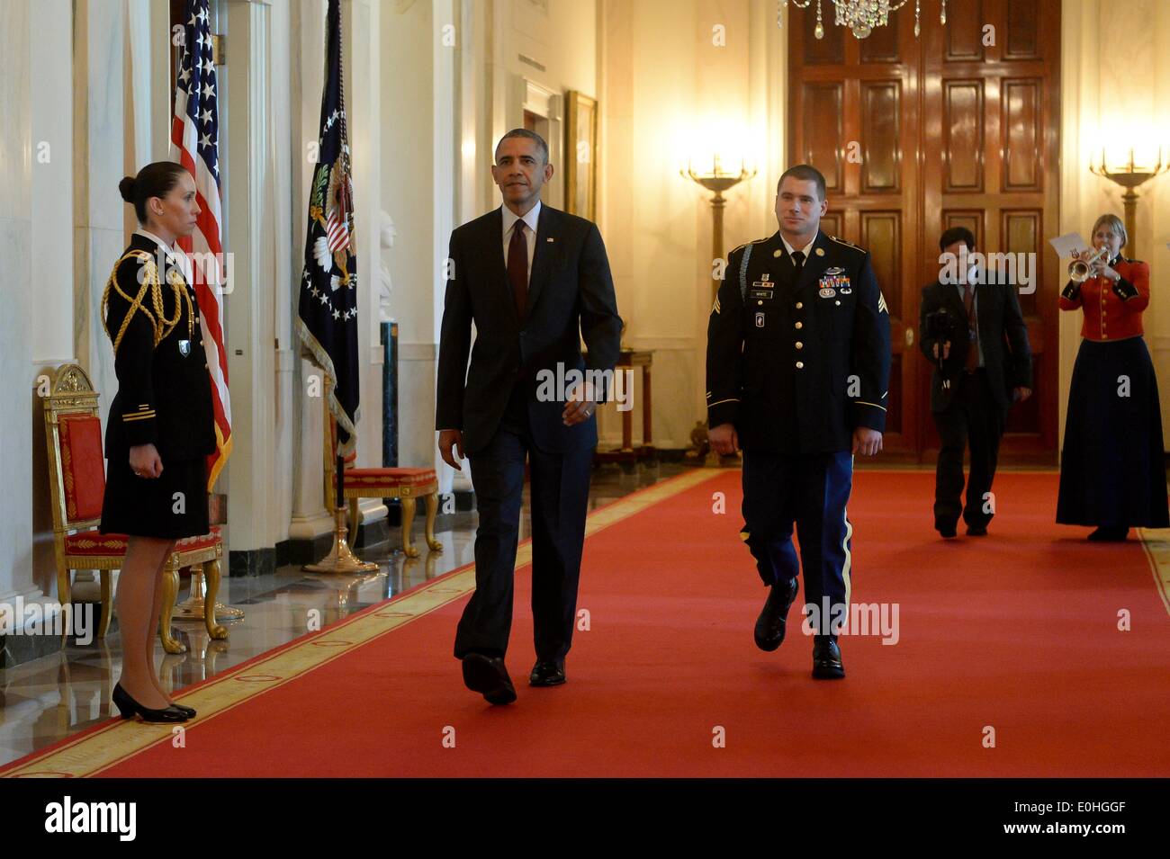 US President Barack Obama walks with former Army Sergeant Kyle White to ...