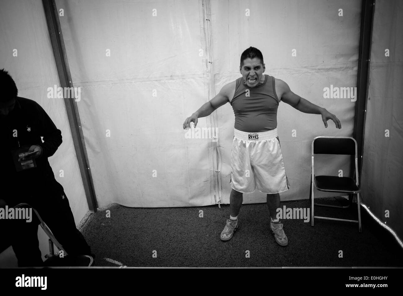 (140514) -- MEXICO CITY, May 14, 2014 (Xinhua) -- Federal policeman Francisco Javier Ruiz Garcia prepares to takes part during the First Tournament of Boxing for Policemen which is organized by the World Boxing Council and the National Sports Commission (CONADE, for its acronym in Spanish) at the command center of Federal Police of Mexico, in Mexico City, capital of Mexico, on May 13, 2014. At least 160 members of the Federal Police, Secretary of National Defense (SEDENA, for its acronym in Spanish), Secretary of Marine (SEMAR, for its acronym in Spanish), and state and municipal police parti Stock Photo