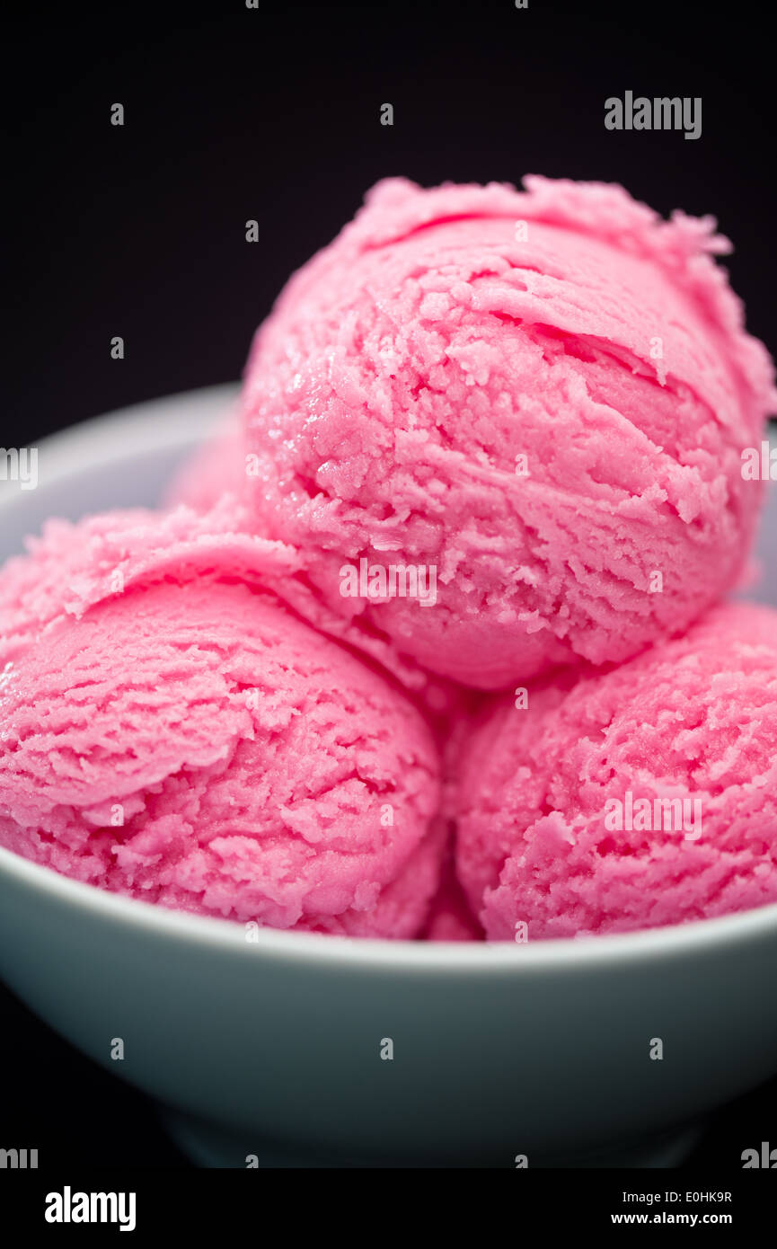 https://c8.alamy.com/comp/E0HK9R/raspberry-ice-cream-cup-over-black-background-E0HK9R.jpg