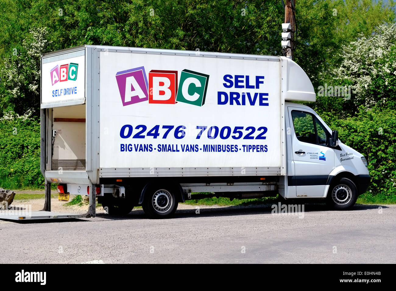 self drive truck hire