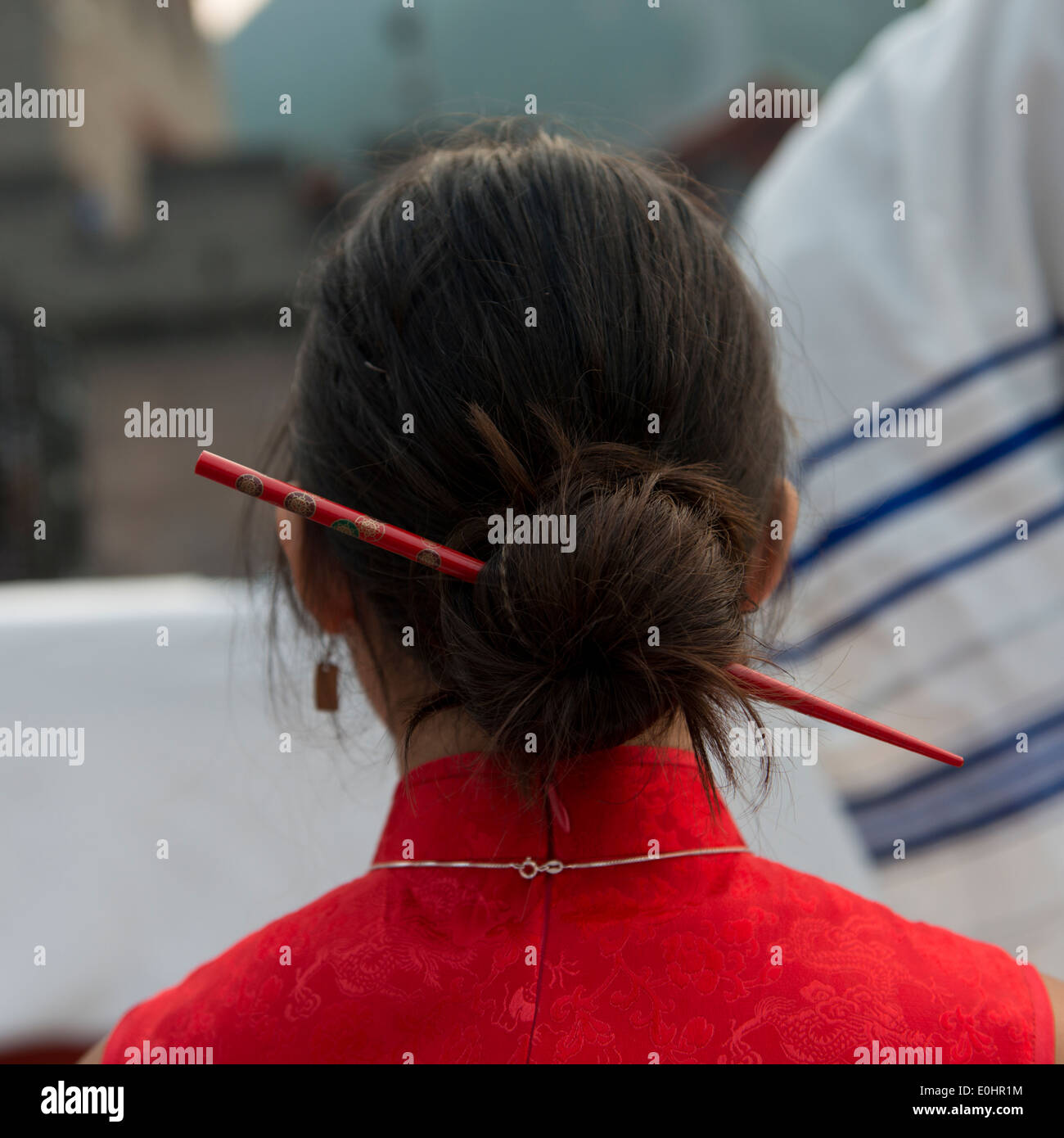Woman close up hair bun rear view hi-res stock photography and images ...