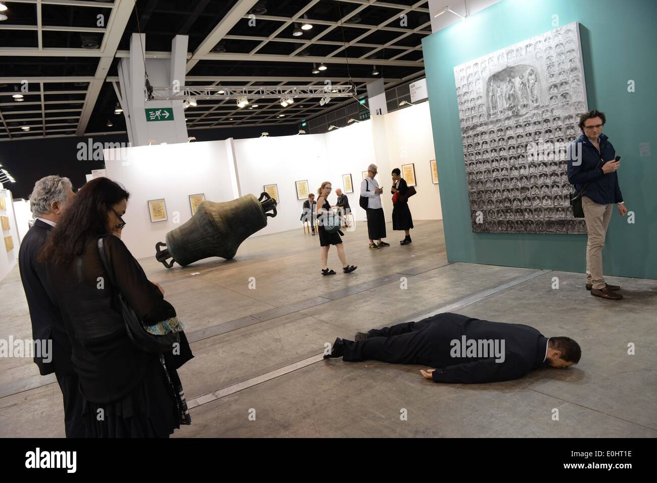 Hong Kong, China. 14th May, 2014. People visit the preview of the Art Basel show in Hong Kong, south China, May 14, 2014. The Art Basel stages the world's premier modern and contempoary art shows held annually in Basel, Miami Beach and Hong Kong. © Lui Siu Wai/Xinhua/Alamy Live News Stock Photo