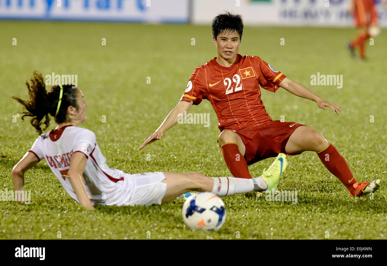 Ho Chi Minh City, Vietnam. 14th May, 2014. Vietnam's Le Thu Thanh Huong (R) vies with for the ball during the Group A match against Jordan at the 2014 AFC Women's Asian Cup held at Thong Nhat Stadium in Ho Chi Minh city, Vietnam, May 14, 2014. Vietnam beat Jordan 3-1. © He Jingjia/Xinhua/Alamy Live News Stock Photo