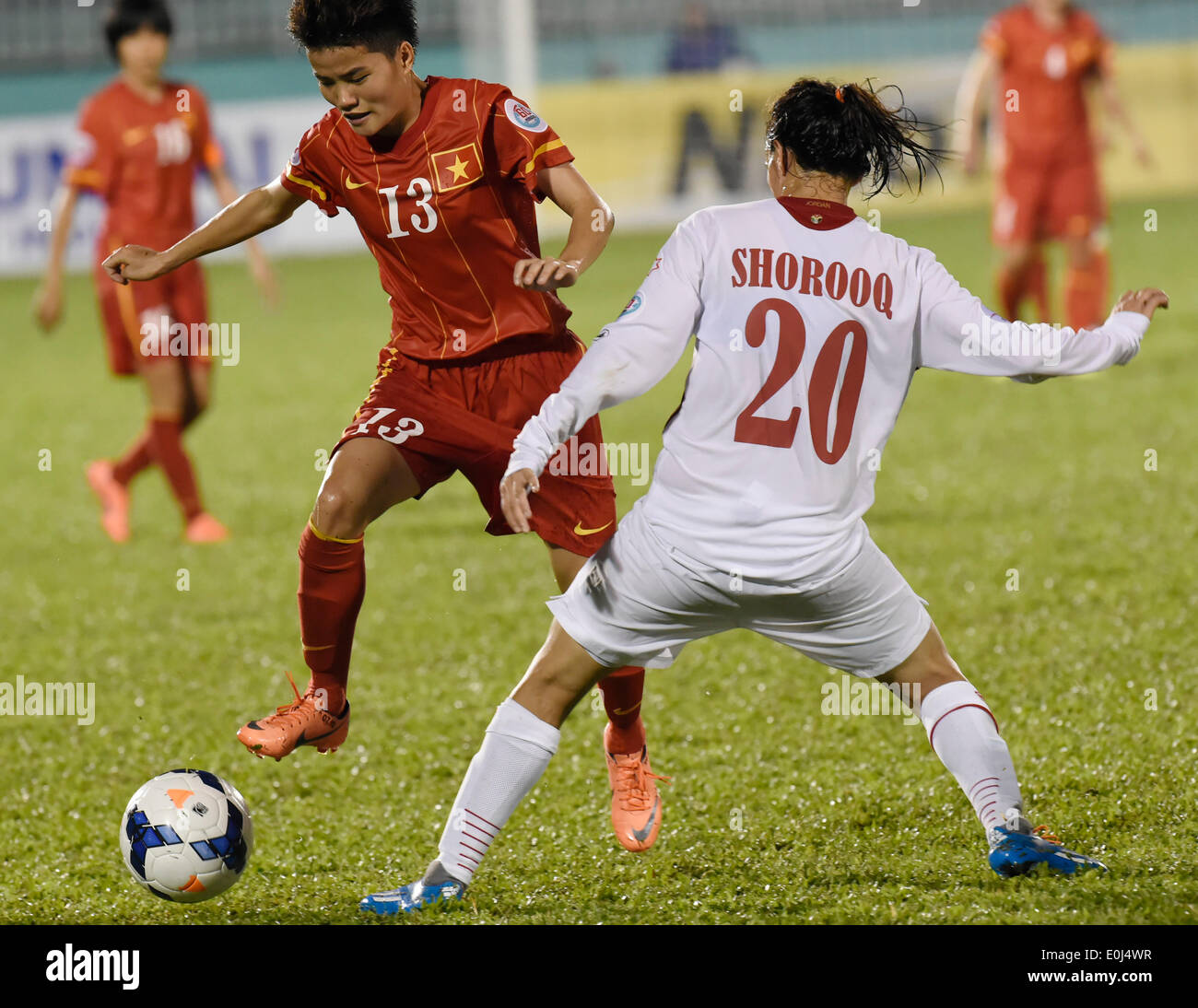 Ho Chi Minh City, Vietnam. 14th May, 2014. Vietnam's Nguyen Thi Muon (L) vies with Jordan's Shorooq Khalil Moh'd Shathli during their Group A match at the 2014 AFC Women's Asian Cup held at Thong Nhat Stadium in Ho Chi Minh city, Vietnam, May 14, 2014. Vietnam beat Jordan 3-1. © He Jingjia/Xinhua/Alamy Live News Stock Photo