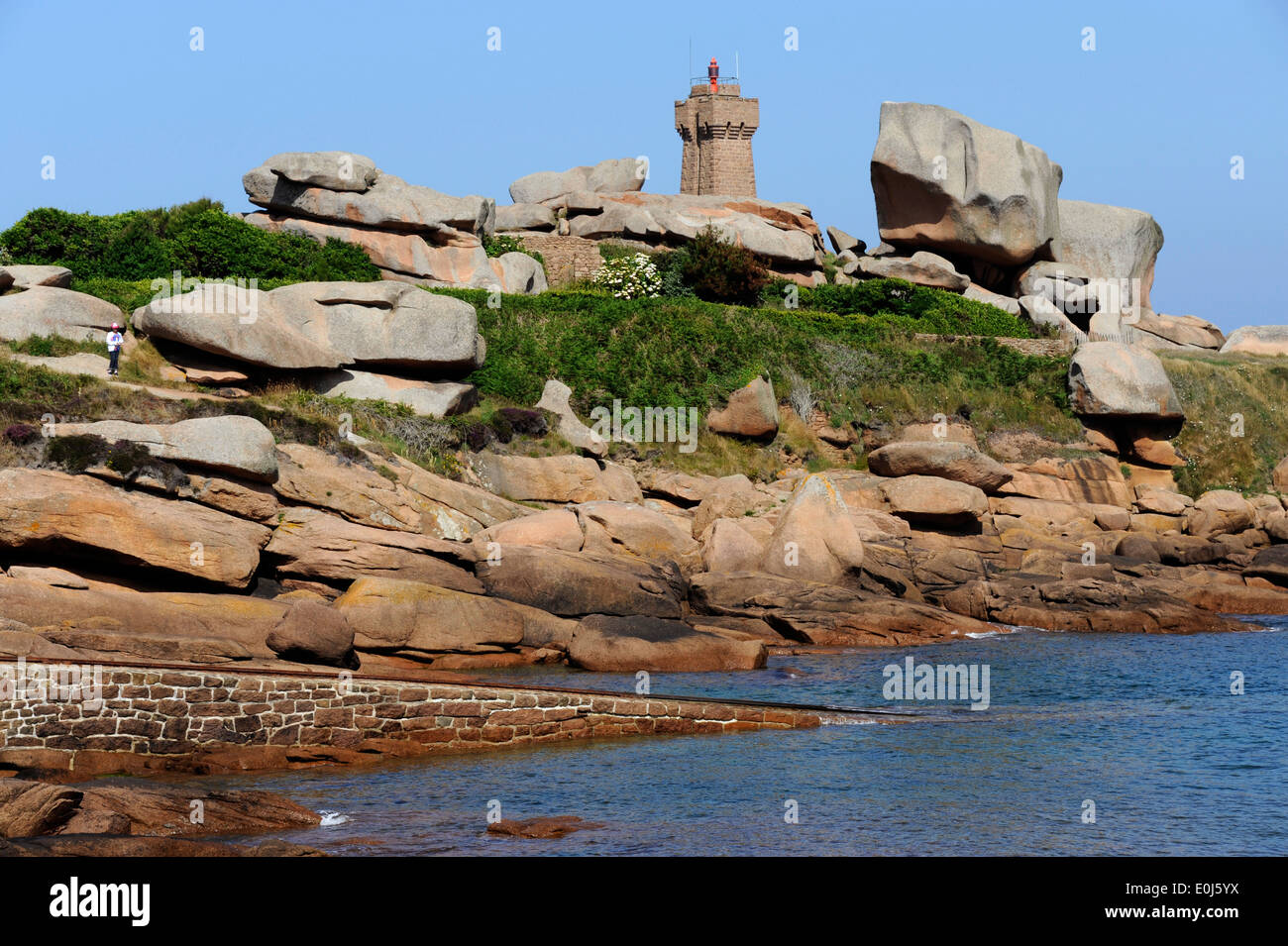 Pink granite coast,Ploumanac'h,Anse de Pors Kamor,phare de Mean Ruz lighthouse,Cotes-d'Armor,Tregor,Bretagne,Brittany,France Stock Photo
