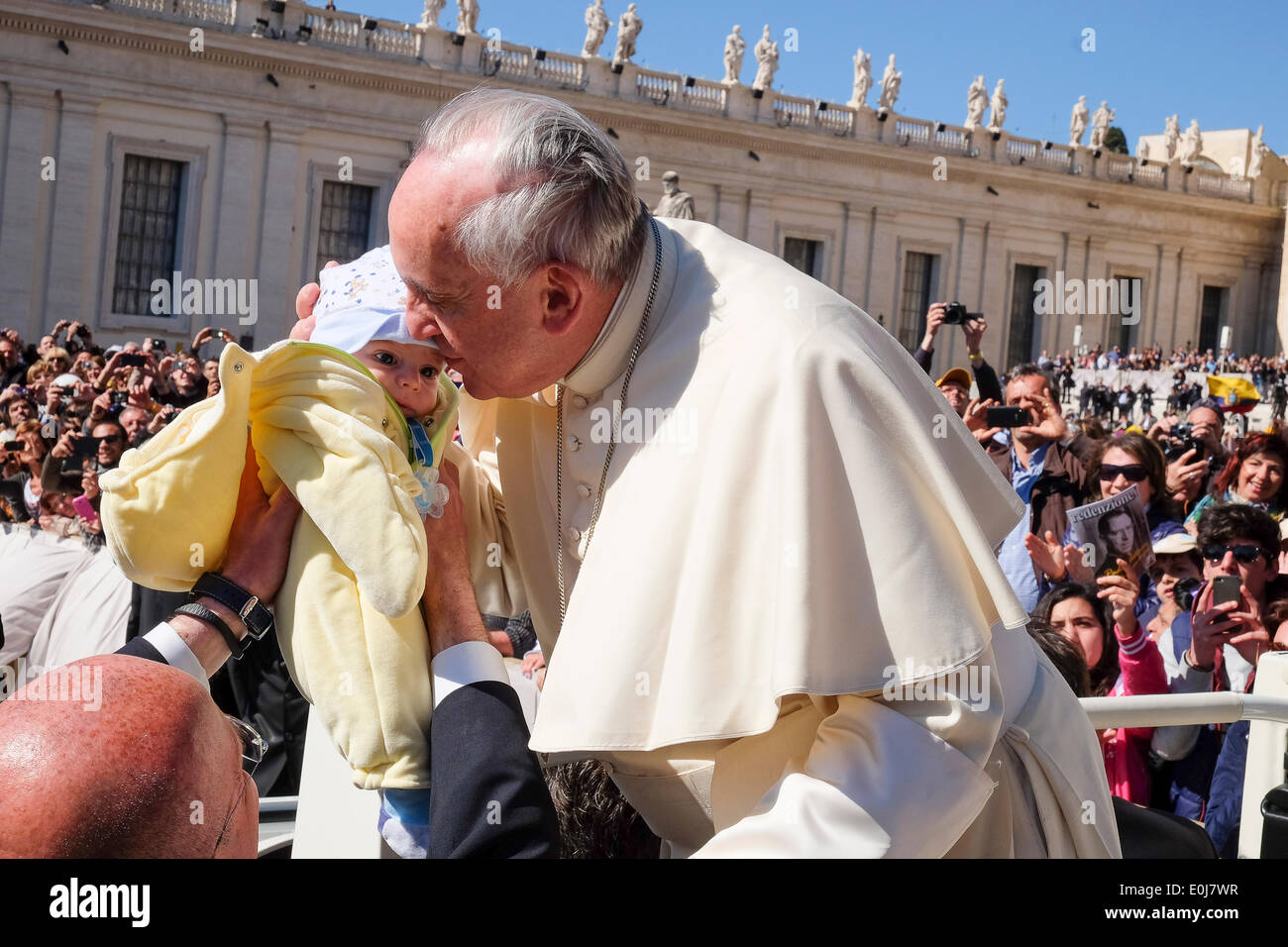 St Peter's Square, The Vatican City. 14th May, 2014. Pope Francis celebrates his Wednesday General Audience in St Peter's Square in The Vatican. Credit:  Realy Easy Star/Alamy Live News Stock Photo