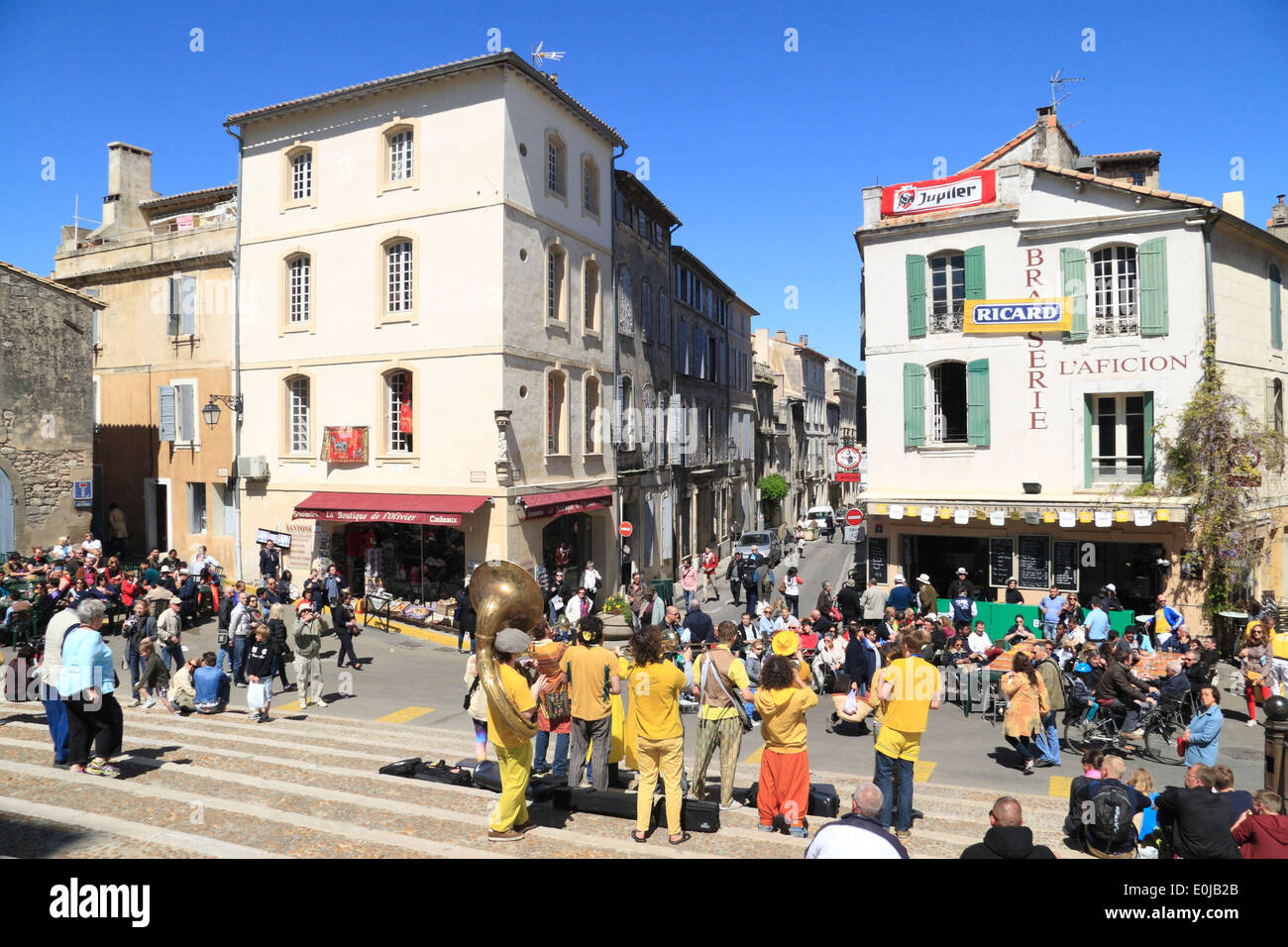 Musicians at Rond Point des Arenes, Arles, Camargue, Provence, France,  Europe Stock Photo - Alamy