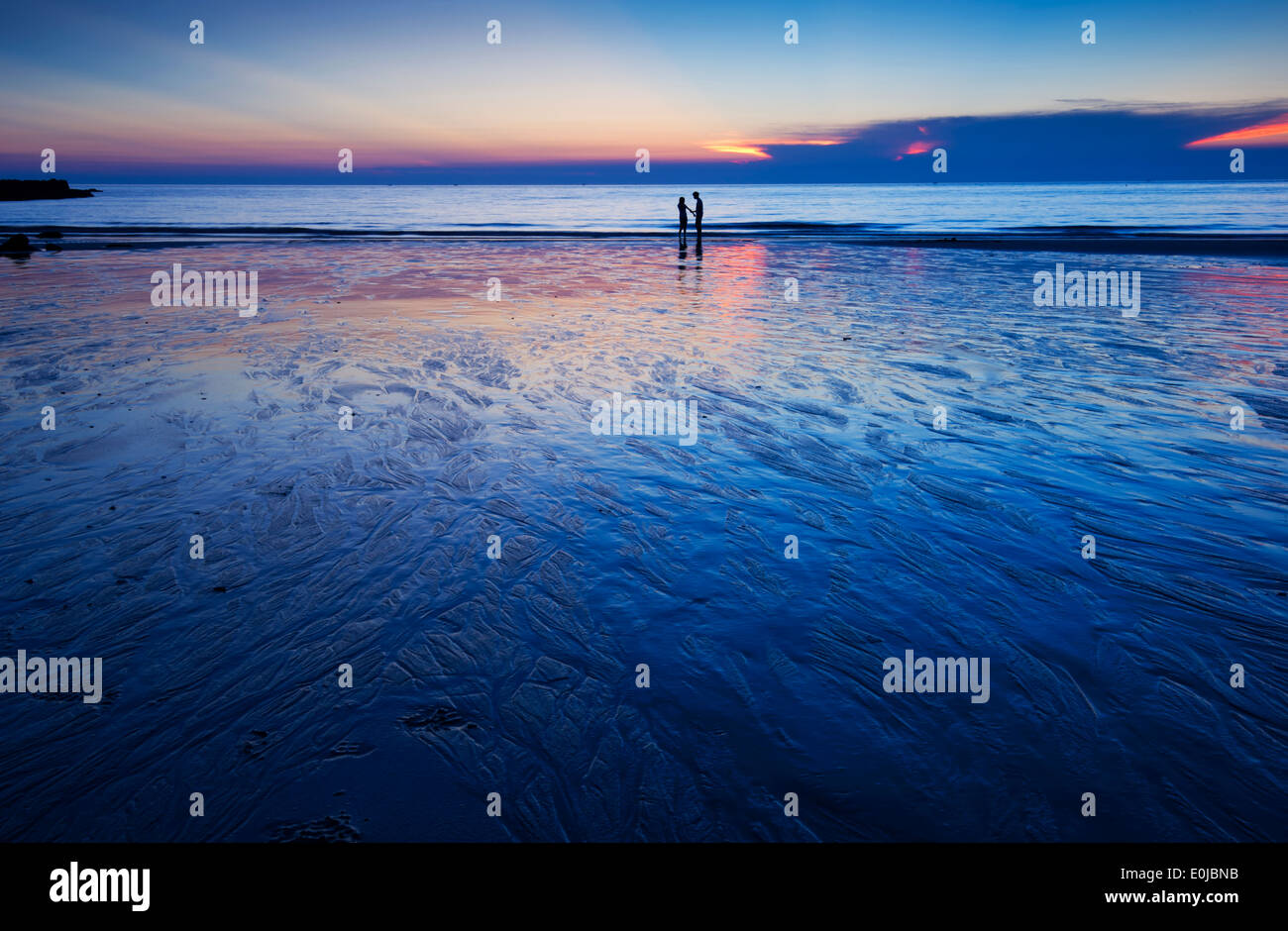 Young beach couple hi-res stock photography and images - Alamy