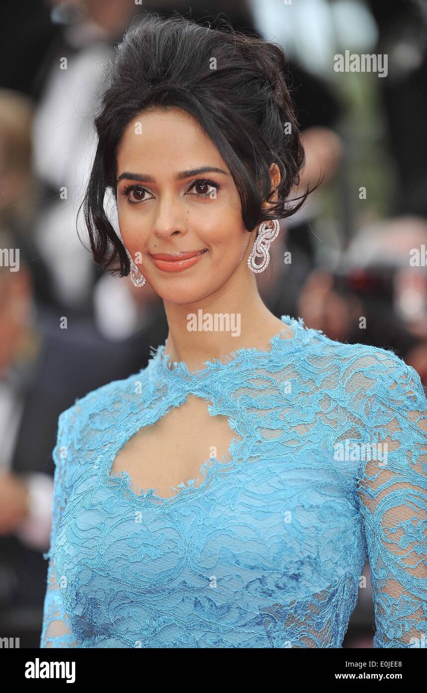 Cannes, France. 14th May, 2013. Indian actress Mallika Sherawat arrives on the red carpet for the opening ceremony of the 67th Cannes Film Festival in Cannes, France, May 14, 2013. The festival runs from May 14 to 25. Credit:  Ye Pingfan/Xinhua/Alamy Live News Stock Photo