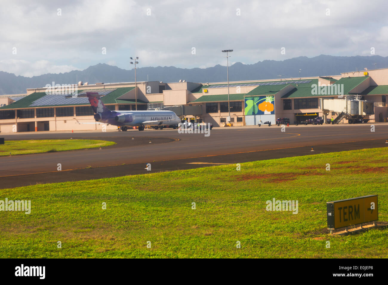 Hawaiian Airline parked at gate of Lihue Airport, Kauai, Hawaii Stock ...