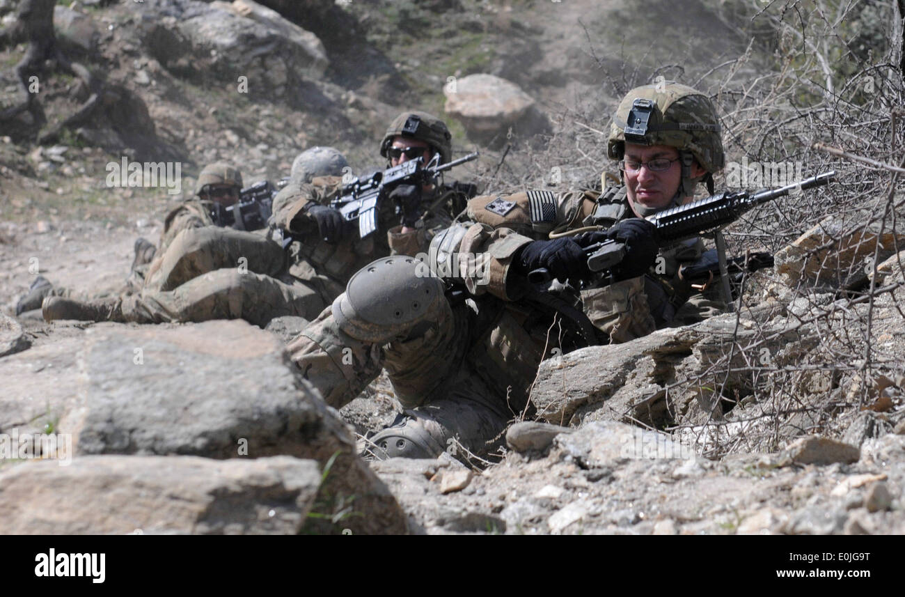 100313-A-0846W-719: KUNAR PROVINCE, Afghanistan - U.S. Army 2nd Lt. Robert J. De Young of Atlanta, Ga., the incoming platoon le Stock Photo