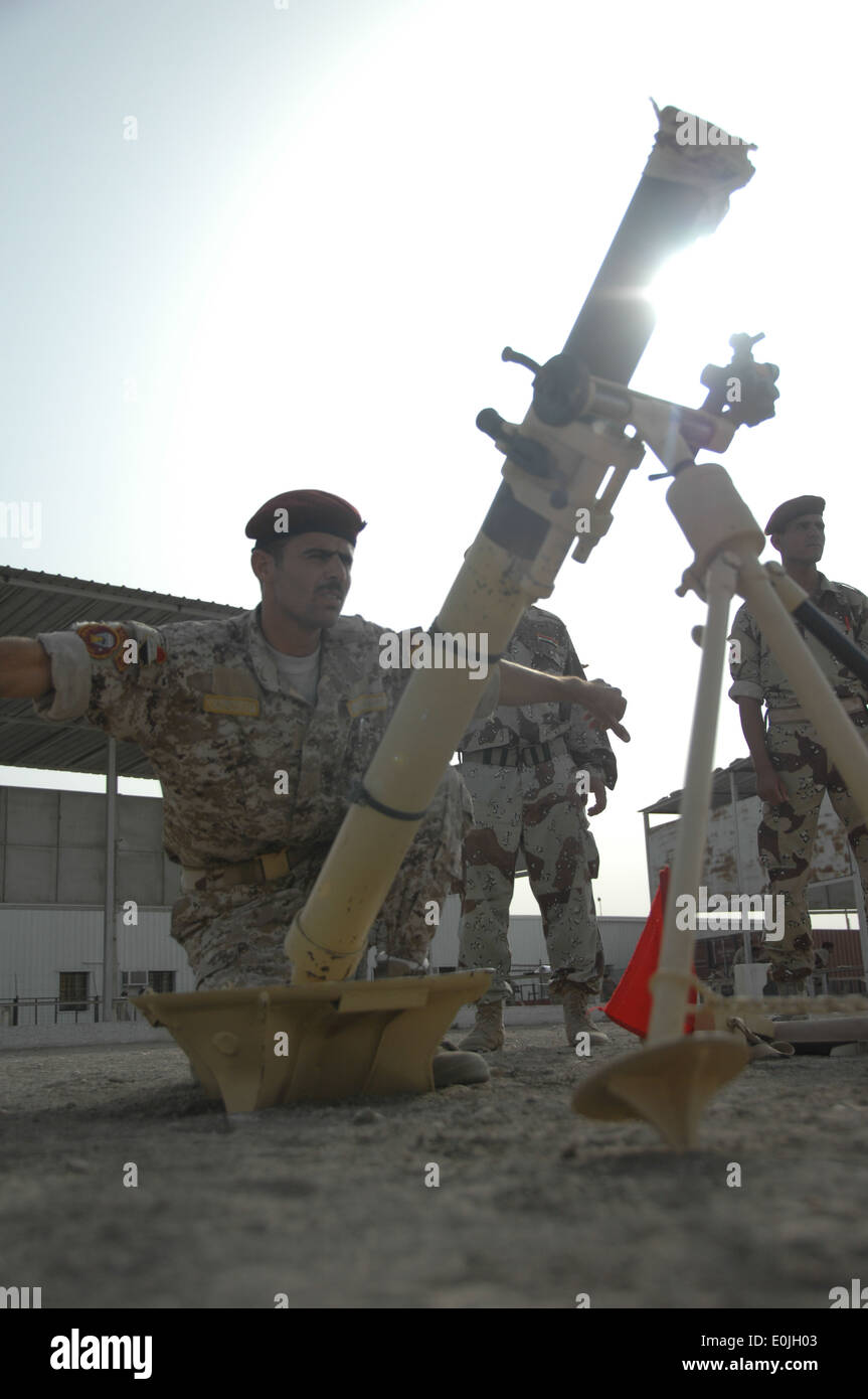 Iraqi soldiers, assigned to the 10th Iraqi Army Division, conduct timed trials of setting up mortar tubes at Camp Ur, Dhi Qar, Stock Photo