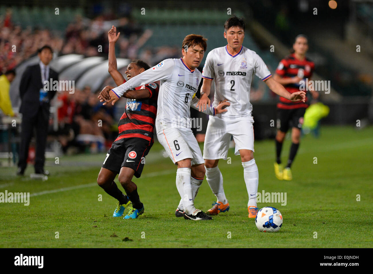 Sydney, Australia. 14th May, 2014. Wanderers Dutch midfielder Youssouf Hersi is blocked by Hiroshima midfielder Toshihiro Aoyama during the AFC Champions League game between Western Sydney Wanderers FC and Sanfrecce Hiroshima FC of Japan from the Pirtek Stadium, Parramatta. The Wanderers won 2-0 and progress on the away goal rule. Credit:  Action Plus Sports/Alamy Live News Stock Photo