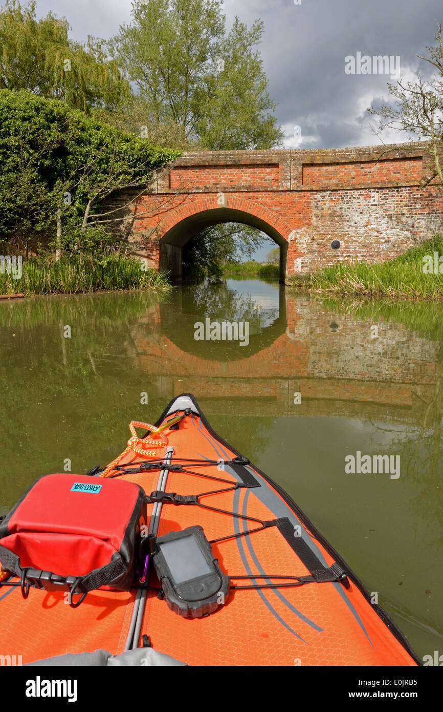 Kayak approaching Tonnage Bridge on the North Walsham and Dilham Canal