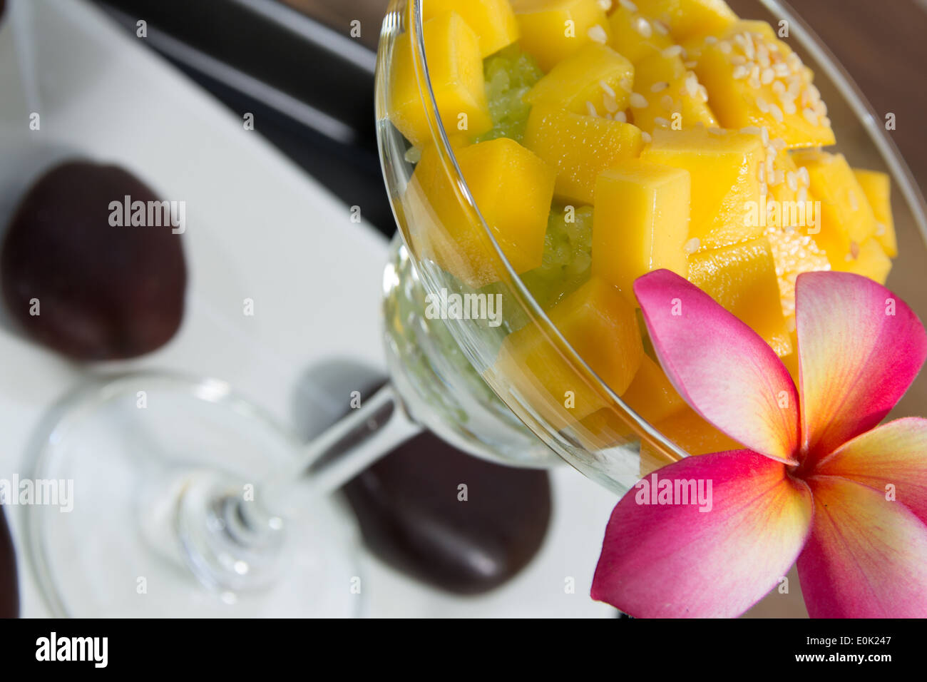 Glutinous rice with mangoes Stock Photo