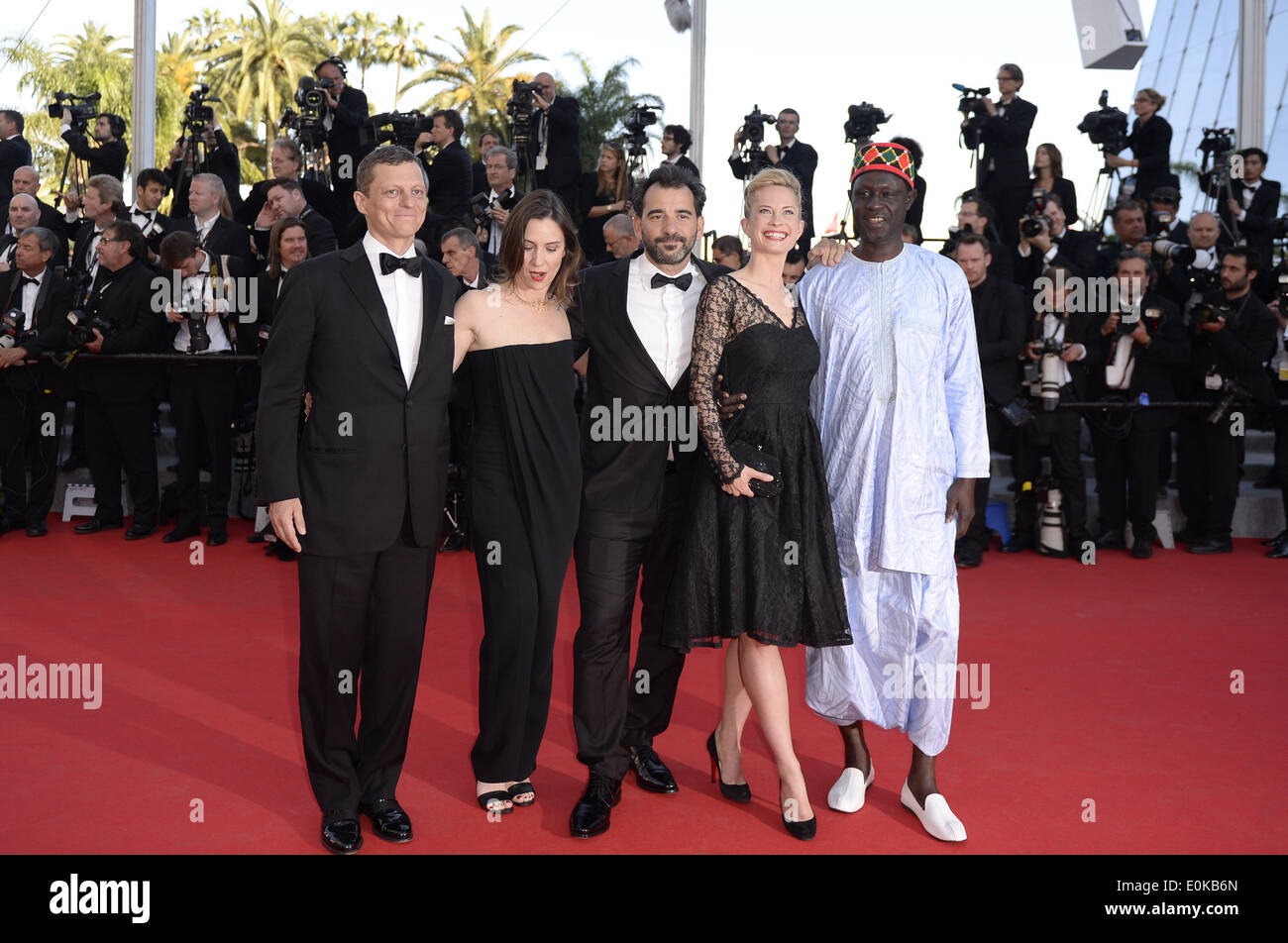 Cannes, France. 15th May, 2014. President of the Criterion Collection Peter Becker, French actress Geraldine Pailhas, Argentinian director Pablo Trapero, Norwegian-Swedish actress Maria Bonnevie and Senegalese director Moussa Toure (from L to R) arrive for the screening of 'Mr Turner' during the 67th Cannes Film Festival, in Cannes, France, May 15, 2014. The movie is presented in the Official Competition of the festival which runs from May 14 to 25. Credit:  Ye Pingfan/Xinhua/Alamy Live News Stock Photo