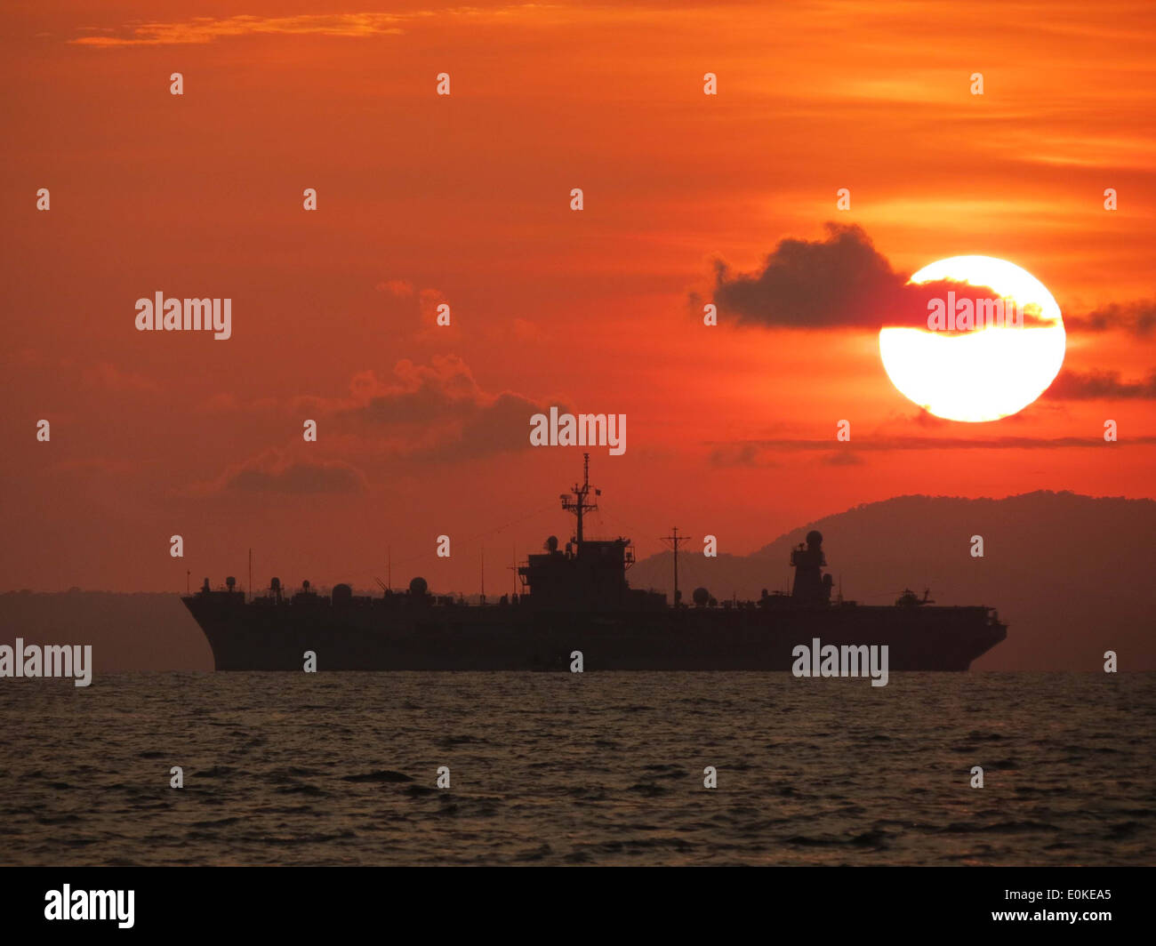 120501-N-ZZ999-003 SIHANOUKVILLE, Cambodia (May 1, 2012) U.S. 7th Fleet flagship USS Blue Ridge (LCC 19) anchors off the coast Stock Photo