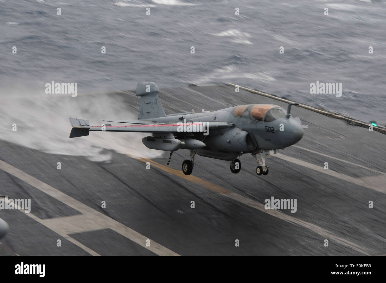 An EA-6B Prowler assigned to Electronic Attack Squadron (VAQ) 134 lands aboard the aircraft carrier USS Carl Vinson (CVN 70) du Stock Photo