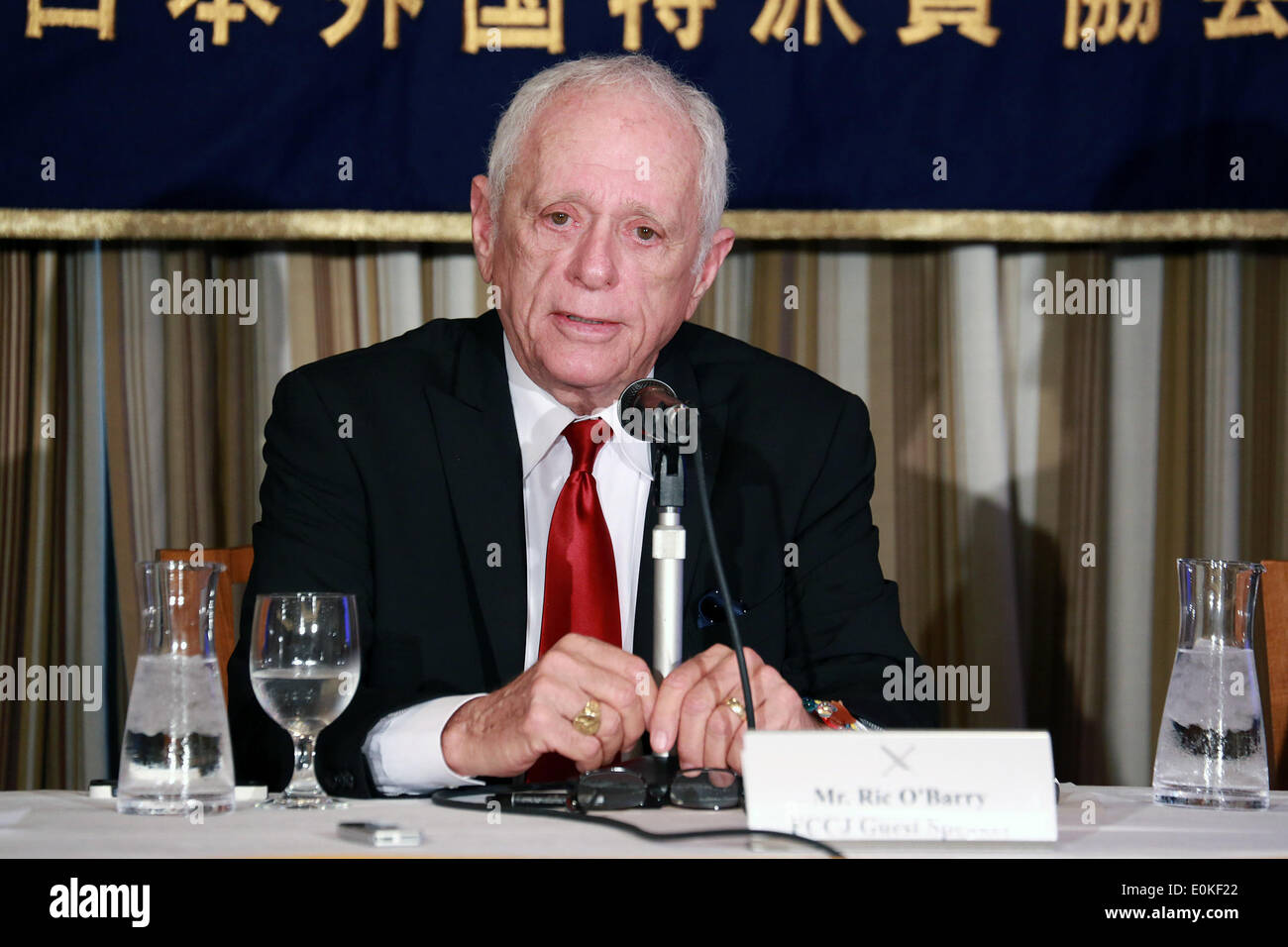 Tokyo, Japan - Ric O’Barry Marine Mammal Specialist (Earth Island Institute) and star of the Academy-award winning documentary “The Cove” speaks at the Foreign Correspondents Club in Japan FCCJ on May 15, 2014. The two organizations announced the 'Action for Angel' a lawsuit being filed for the protection of dolphins and in particular Angel, an extremely rare albino dolphin calf kept in appallingly inadequate condition in Taiji, Wakayama Prefecture. © Rodrigo Reyes Marin/AFLO/Alamy Live News Stock Photo