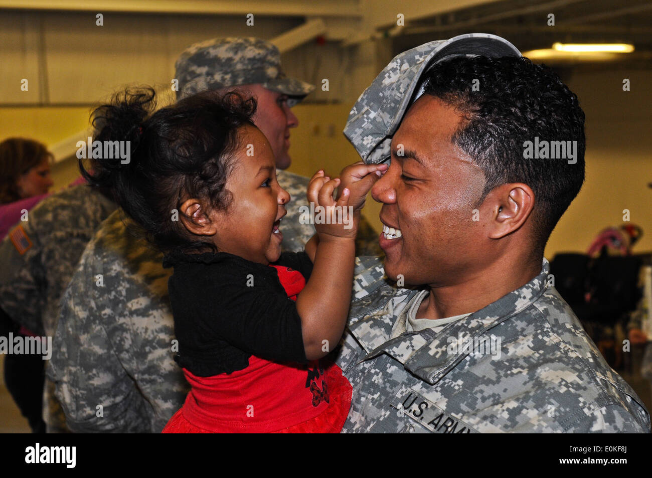 Emma Sharee Calica greets her father, Staff Sgt. Austen Calica, a Chemical, Biological, Radiological, Nuclear and Explosive NCO Stock Photo