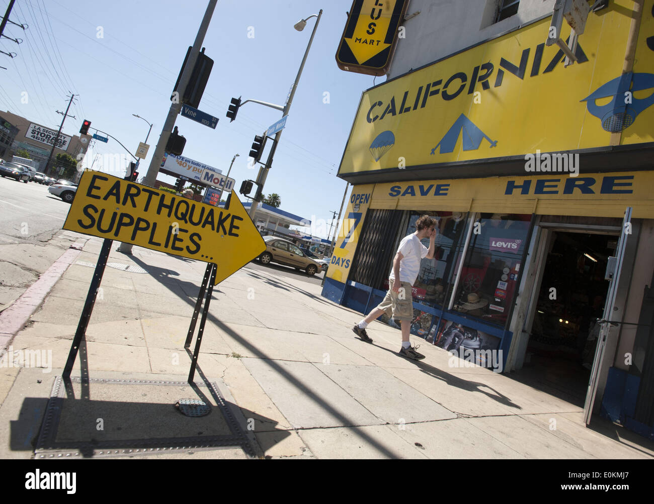 Los Angeles, California, USA. 15th May, 2014. A hand painted sign at a