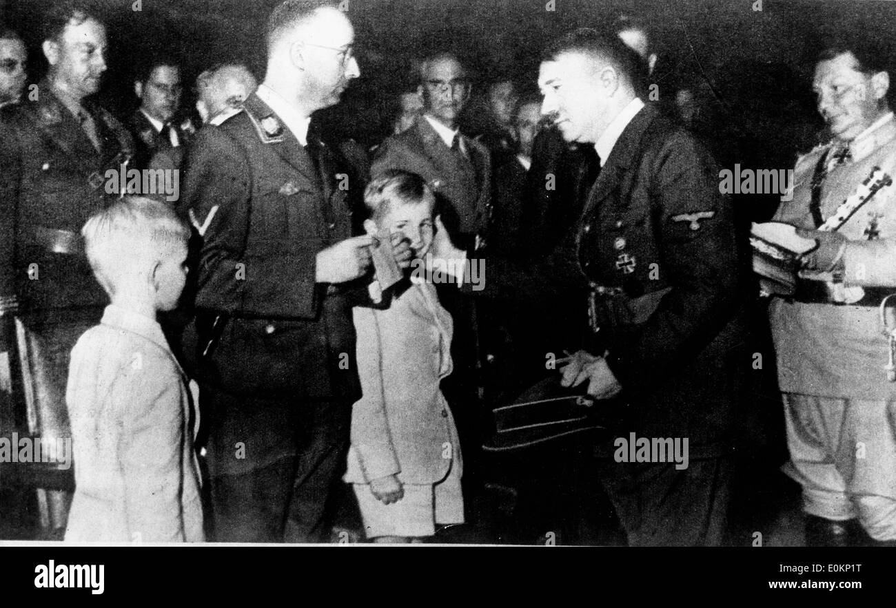 Adolf Hitler consoling sons of killed Nazi General Stock Photo