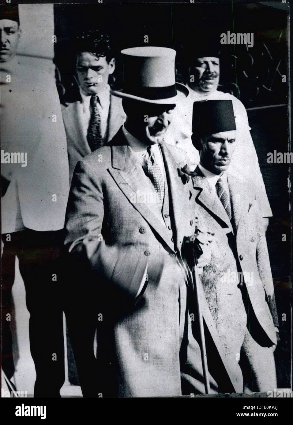 Oct. 10, 1933 - Sir Percy Loraine and High Commissioner od Egypt arriving at Cairo STN. Z Stock Photo