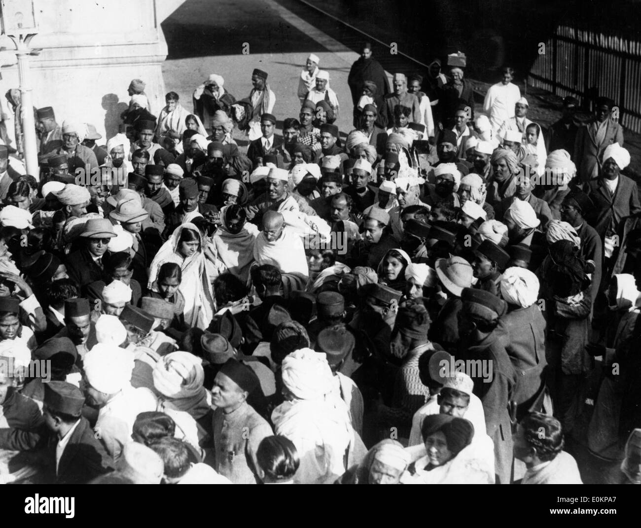 Mahatma Gandhi surrounded by his followers on his arrival in Delhi Stock Photo