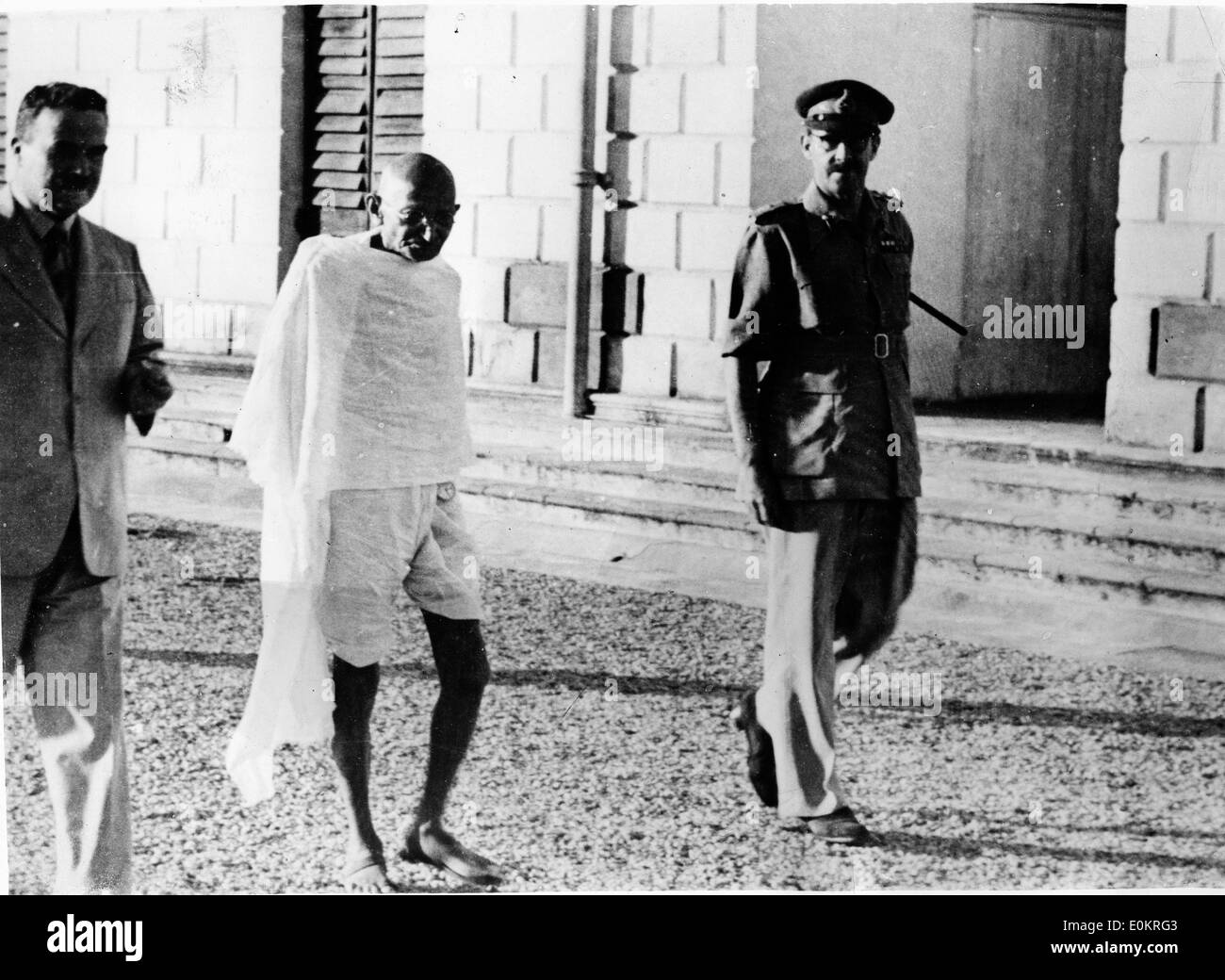 Mahatma Gandhi Walking with The Govenor of Bengal Stock Photo