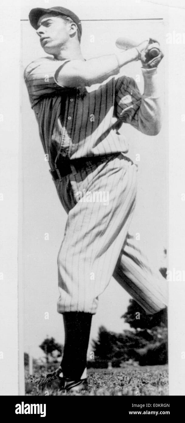 Yankee Joe DiMaggio hitting the baseball Stock Photo
