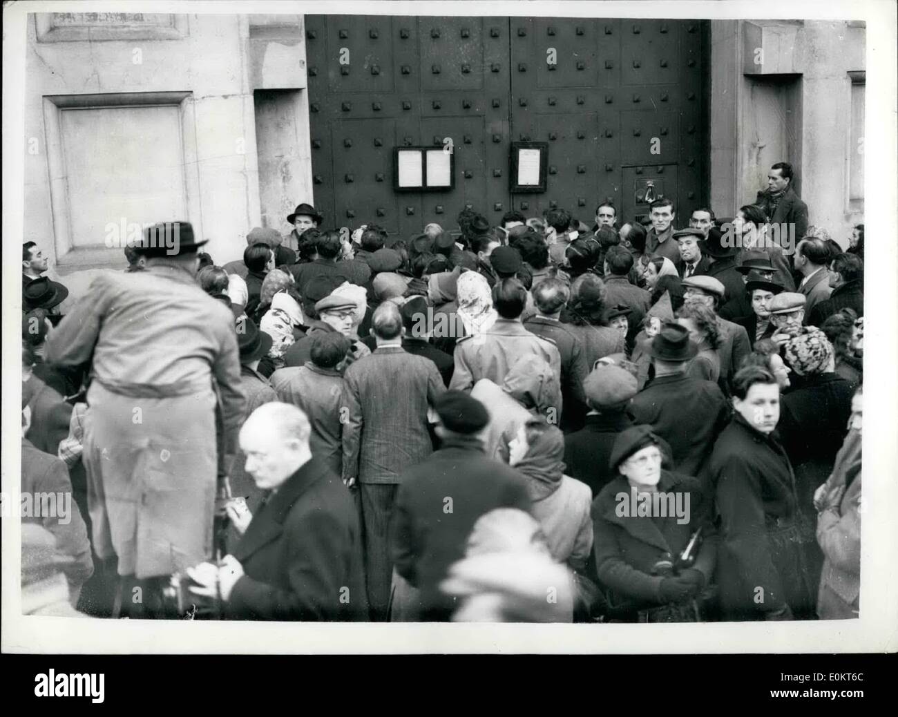 Jan. 01, 1950 - Execution of Daniel Raven pinning up the notice at Pentonville. Photo shows the scene as the crowd looks at the Stock Photo