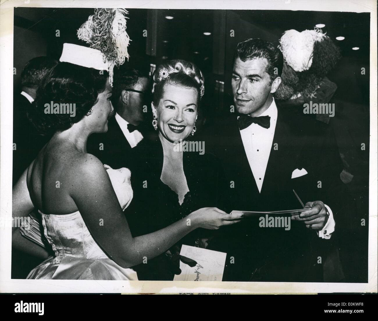 Nov. 11, 1951 - Lana Turner and her latest, Fernando Lamas, Latin sen actor, receive a program from the French usherette at t Stock Photo
