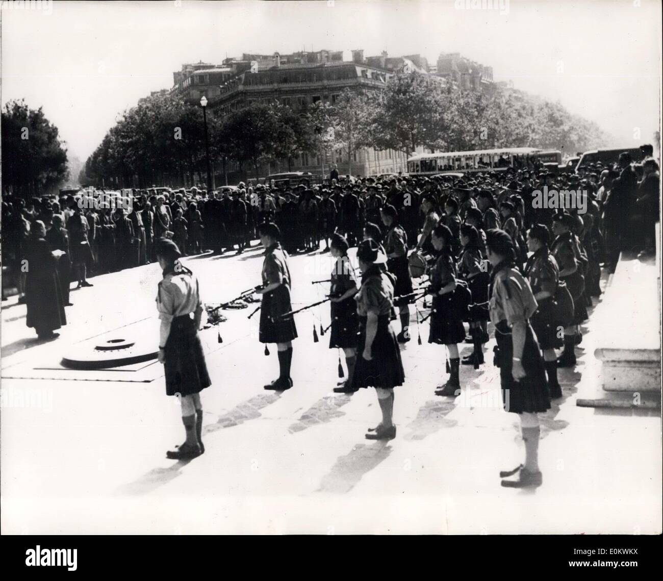 Jul. 28, 1950 - Scots Boy Scouts Pay homage to unknown warrior: visit to Paris..: Photo shows A Party of Sodye Boy Scouts who are on way home after a pilgrimage to Tome seen they pay homage at the tomb of the Unknown Warrior in Paris. Stock Photo