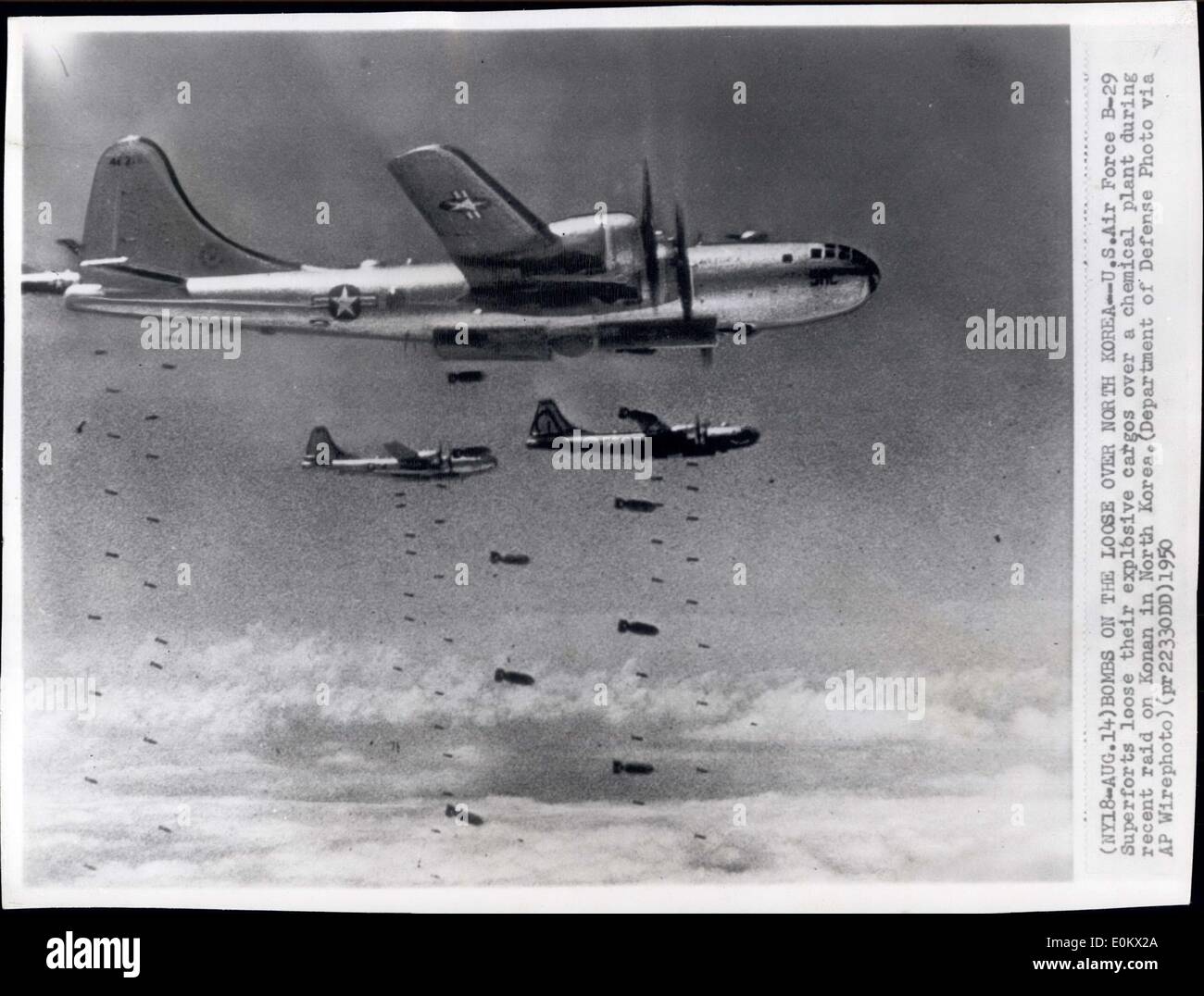 Aug. 14, 1950 - Bomb on the loos e over north Korea -- U.s. air force B-29 super-forts loose their explosive cargos over a chemical plant during recent raid on Konan in north Korea, (Department of defence photo Via AP wirephot) Stock Photo