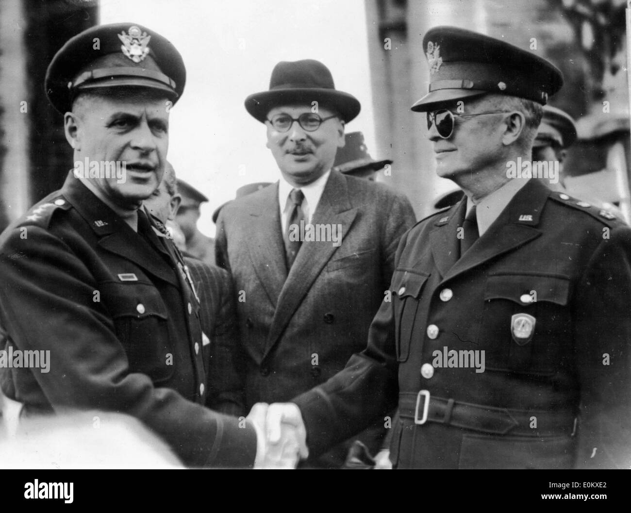 President Eisenhower meets Matthew Ridgway Stock Photo