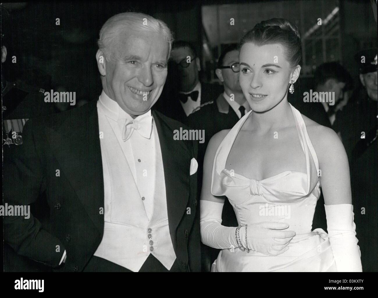 Oct. 10, 1952 - PREMI&Egrave;RE OF ''LIMELIGHT''. Princess Margaret attended the Premi&egrave;re of Charlie Chaplin's ''Limelight'' at the Odeon Theatre to-night. Picture shows:- Charlie Chaplin and his leading lady Clare Bloom. Stock Photo