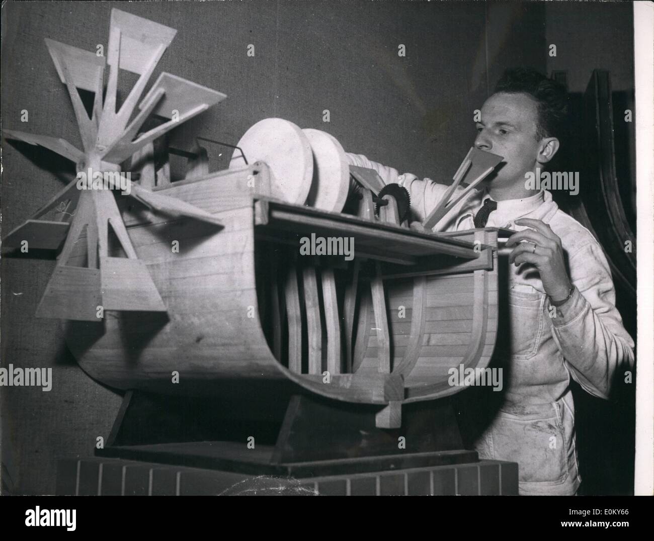 Nov. 11, 1952 - Leonardo da Vinci Exhibition. At Decouverte Palace in Paris is taking place Leonardo da Vinci Exhibition. The machines and mechanisms seen at the exhibition show the approach of Leonard Da Vinci to the various problems of engineering, hydraulics, balistics, industrial machinery and horology. Picture shows a type of boat engine by Leonardo Da Vinci. Stock Photo