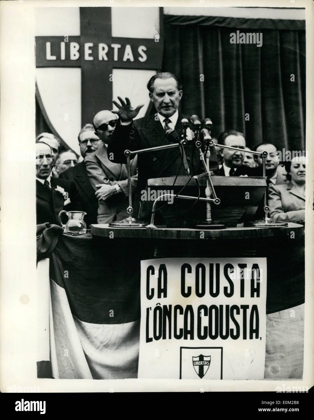 1953 ca , ITALY : The communist italian election campaign poster of PARTITO  COMUNISTA ITALIANO . L' ULTIMA TRUFFA - VIA IL REGIME DELLA FORCHETTA Stock  Photo - Alamy