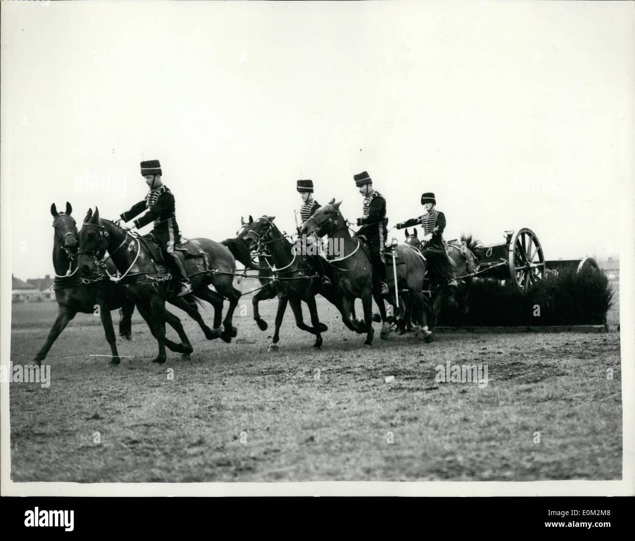 Royal horse artillery gun and limber hi-res stock photography and