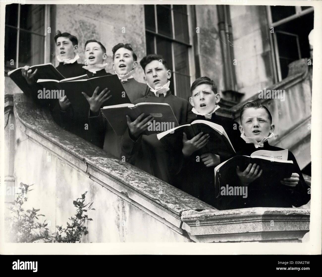 May 14, 1953 - Choirboys Rehearse For Coronation. Thirty-two boys are rehearsing the music for the coronation, at Addington Palace, Croydon. Twenty of the boys have been chosen for the Royal School of Music from amongst its 3,000 member choirs from all over the country, and the other twelve are choristers from six cathedrals. This is the first coronation, it is believed, at which boys from parish church and school choirs have been chosen to sing. Keystone Photo Shows:- (L to R): Dermot McConnell, of Belfast (St. Anne's Cathedral); Water Officer, of Belfast (St Stock Photo