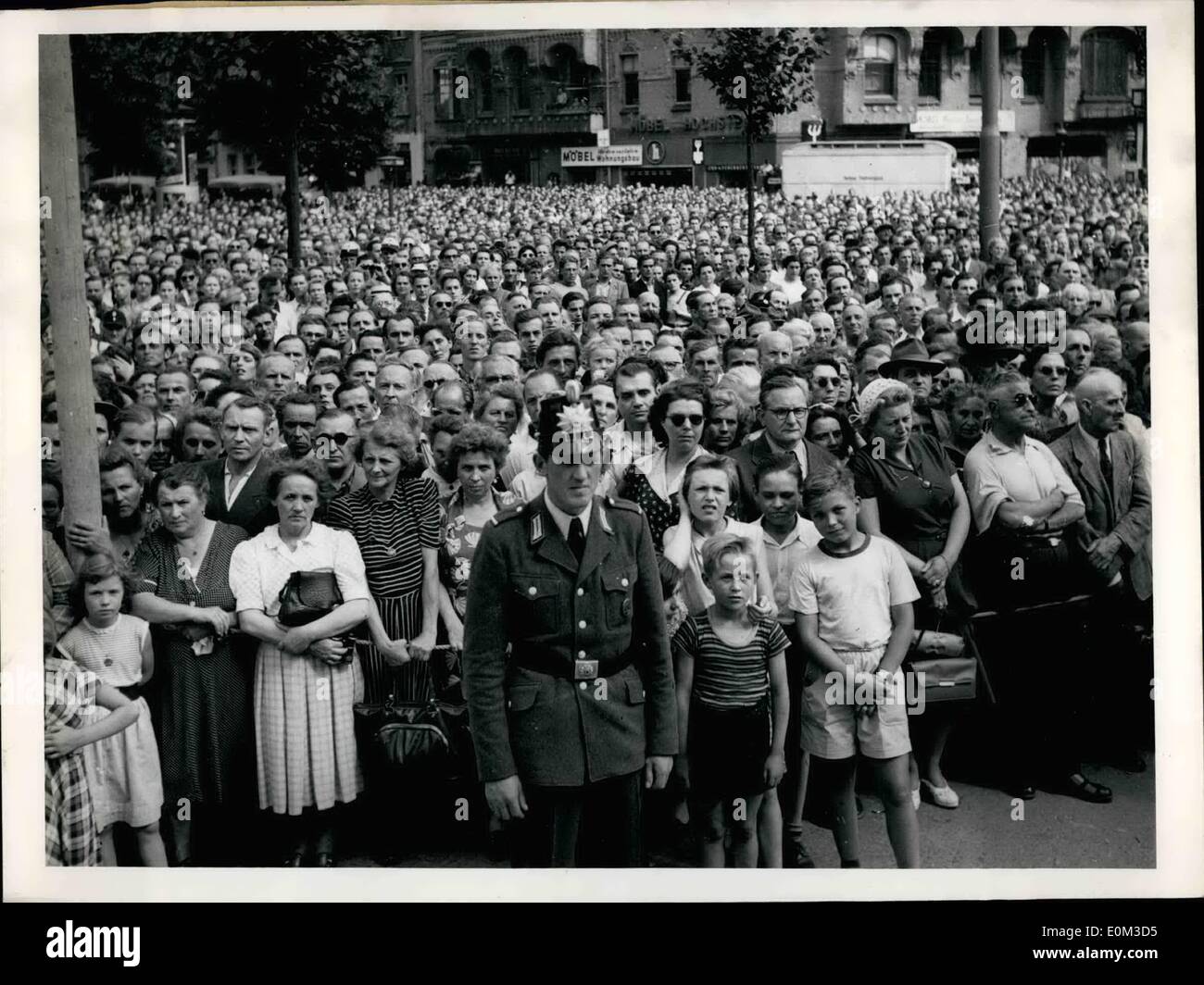 Funeral in berlin hires stock photography and images Alamy