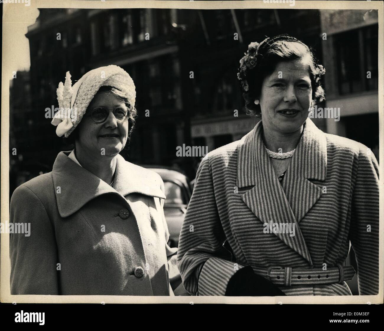 Jun. 06, 1953 - CHRISTIE TRIAL OPENS AT OLD BAILEY: Photo Shows:- Two ...