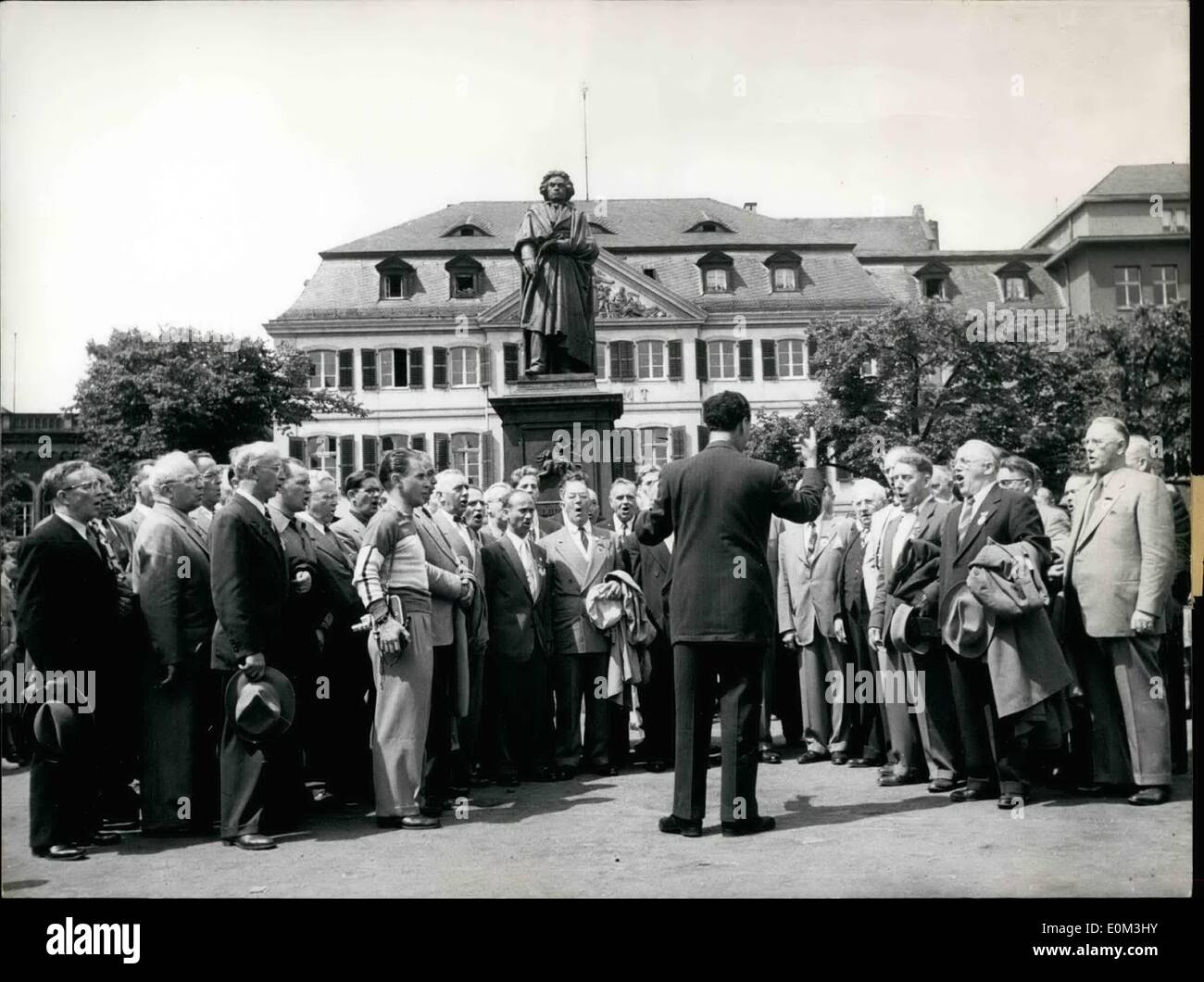 May 05, 1953 - German Singers from Milwaukee: ''This was our greatest experience on our travel through Germany''. The singers of the choral society of Milwaukee, USA, said when they were singing a serenade before the Beethoven monument in Bonn on Muenster-place after having visited the Beethoven house. Our picture shows the German-American singers who are singing German chorals and songs but for the most part never have been in Germany. Stock Photo