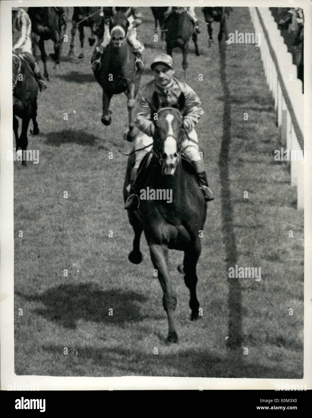 Jun. 06, 1953 - Gordon Richards wins the derby with reins undone. Keystone Photo Shows: Gordon Richards, riding Sir Victor Sassoon's Pinza seen winning the Derby. Something happened which could have cost him the race, it can be seen that the Reins Are Undone. H. Keystone Stock Photo