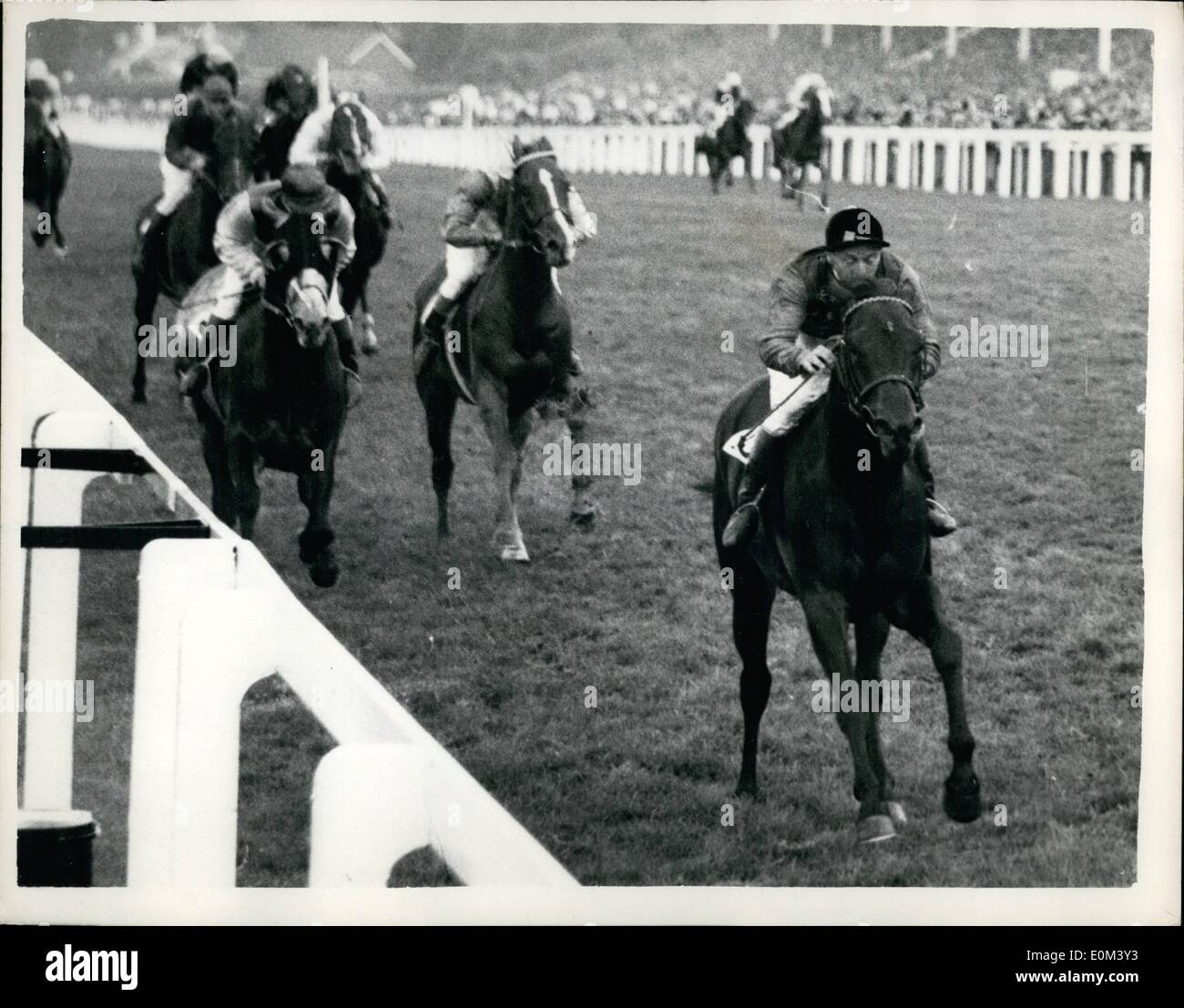 Jun. 06, 1953 - Queen Wins Royal Hunt Cup. Second-Day At Royal Ascot: Photo Shows H.M. Te Queen's Horse Choir Boy, ridden b D. Smith, seen winning the Roya;l Hunt Cup at Ascot today. From Brunetto (G. Richards), 2nd, and Hilltop (W.H. Carr), 3rd. Stock Photo