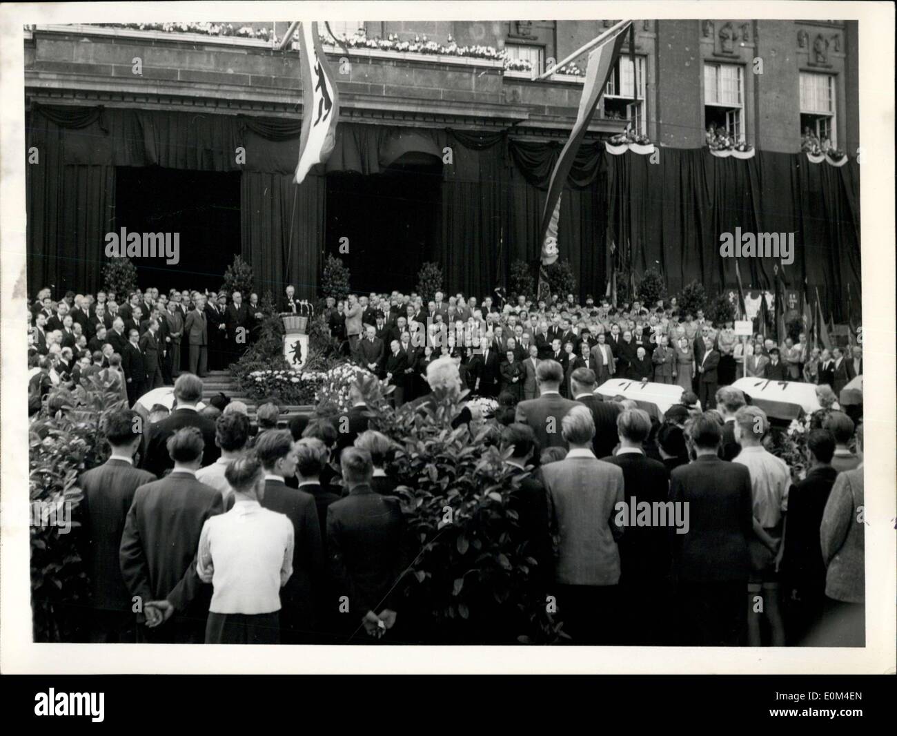 Funeral In Berlin Stock Photos & Funeral In Berlin Stock Images Alamy