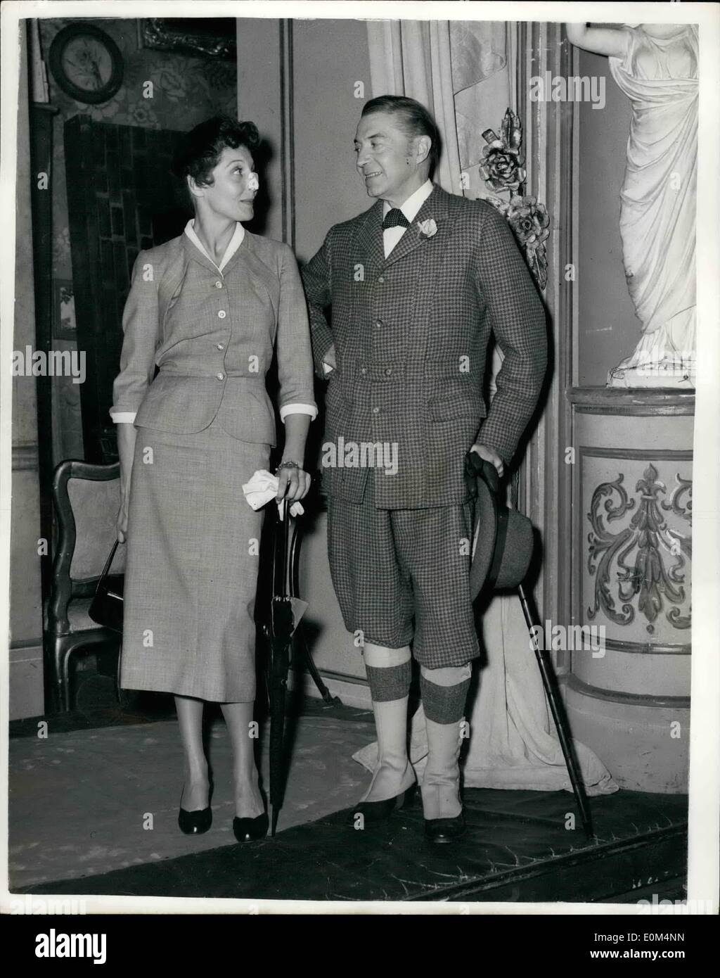 Aug. 01, 1953 - 1-8-53 Clive Brook and his actress daughter. Clive Brook who is playing in A Woman of No Importance by Oscar-Wilde, at Golders Green Hippodrome, wears a Norfolk suit of the Edward VII period. He is seen here with his actress daughter Faith Brook, who has recently arrived from America to visit her father after four years absence. Stock Photo