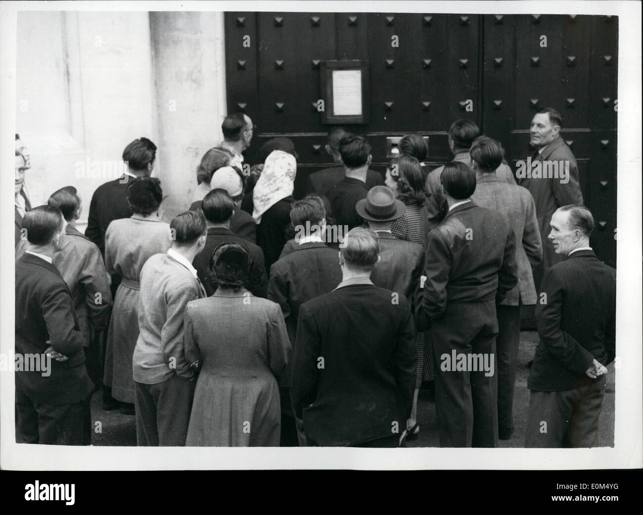 Jul. 07, 1953 - Pre-Execution Scene Outside Pentonville John Christie Dies: Photo Shows Looking down on the onlookers awaiting outside Pentonville Prison this morning - prior to the execution of John Christie. Stock Photo