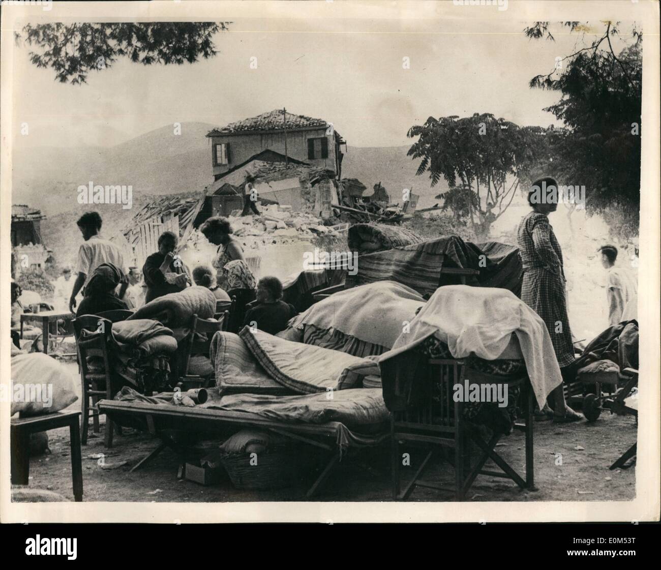 Earthquake aftermath hi-res stock photography and images - Alamy